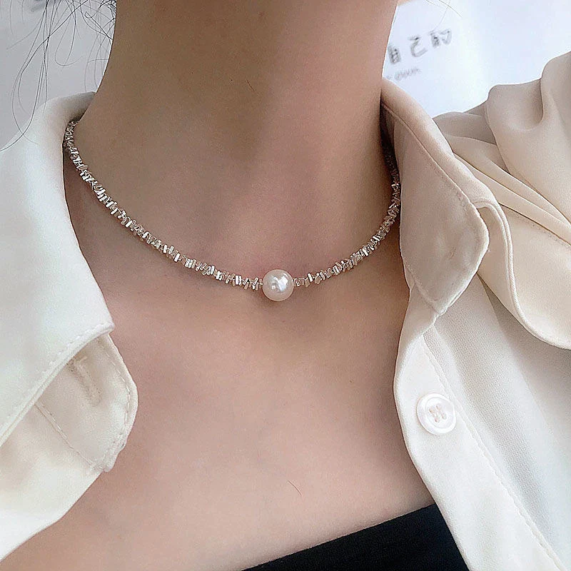 Elegant Necklace with Pearls